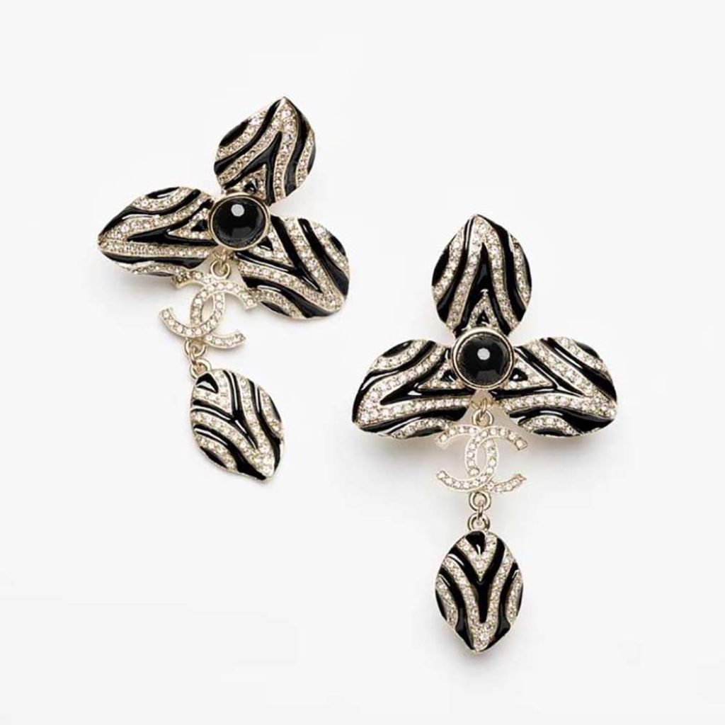 Home 6 Chanel Women Clip-on Pendants in Metal Glass Pearls and Strass